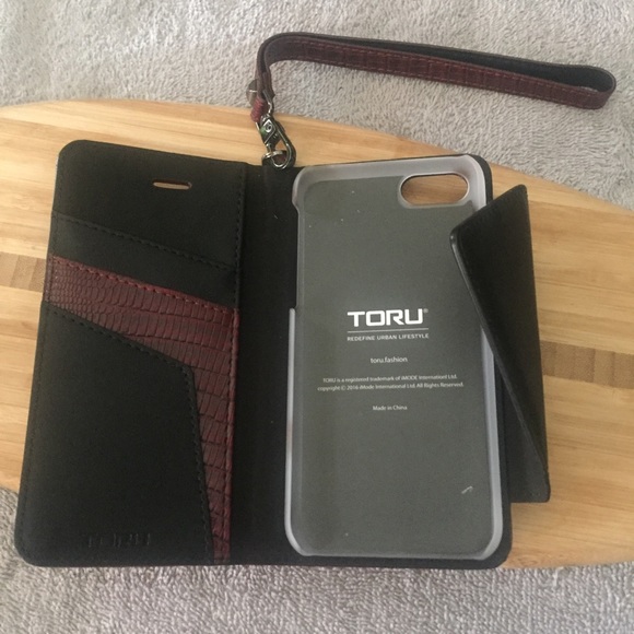 iPhone 8/7 Faux Alligator wallet case - Picture 4 of 7